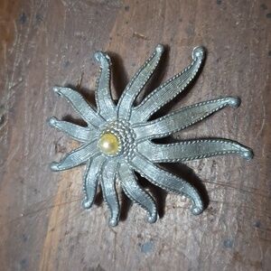 Marcel Boucher vintage silver tone 70s pearl sun burst floral brooch unstamped